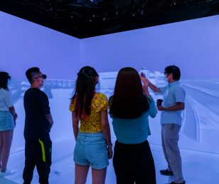 Guests visits to Virtual Reality Center on The HSUHK Programme Consultation Day